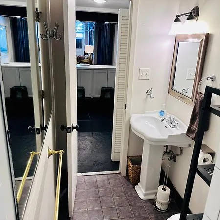 Apartment 3 Bedroom Private First Floor Apartment In Marigny Sleeps 6 Walk To Frenchmen & Bourbon & French Quarter New Orleans