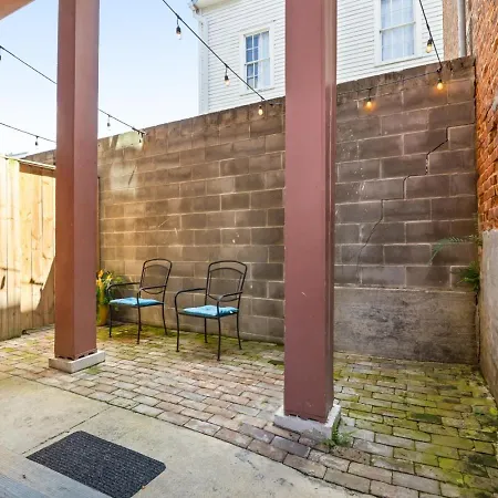 Apartment Governors - Steps To French Quarter