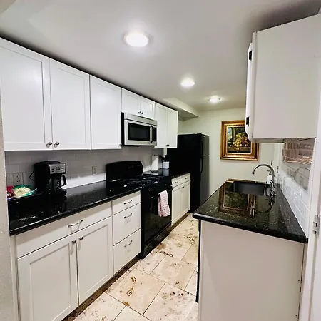 Apartment 3 Bedroom Private First Floor Apartment In Marigny Sleeps 6 Walk To Frenchmen & Bourbon & French Quarter New Orleans