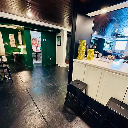 3 Bedroom Private First Floor Apartment In Marigny Sleeps 6 Walk To Frenchmen & Bourbon & French Quarter *