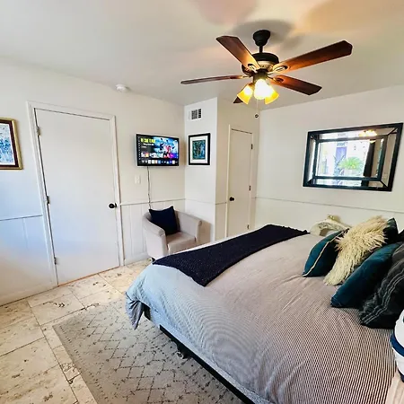 3 Bedroom Private First Floor Apartment In Marigny Sleeps 6 Walk To Frenchmen & Bourbon & French Quarter * New Orleans
