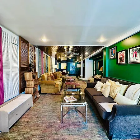 3 Bedroom Private First Floor Apartment In Marigny Sleeps 6 Walk To Frenchmen & Bourbon & French Quarter Apartment