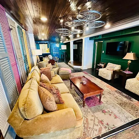 Apartment 3 Bedroom Private First Floor Apartment In Marigny Sleeps 6 Walk To Frenchmen & Bourbon & French Quarter