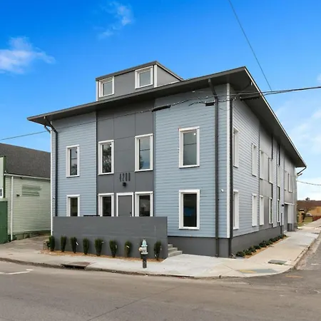 Bywater At 4200 St Claude Avenue *