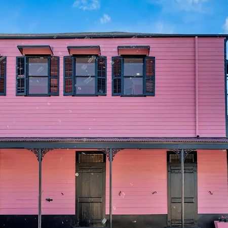 Barbie Dream W Hot Tub Sauna Near Fq Bed & Breakfast 3*