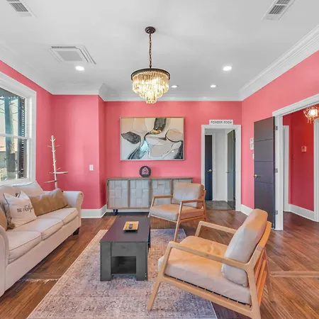 Barbie Dream W Hot Tub Sauna Near Fq Bed & Breakfast
