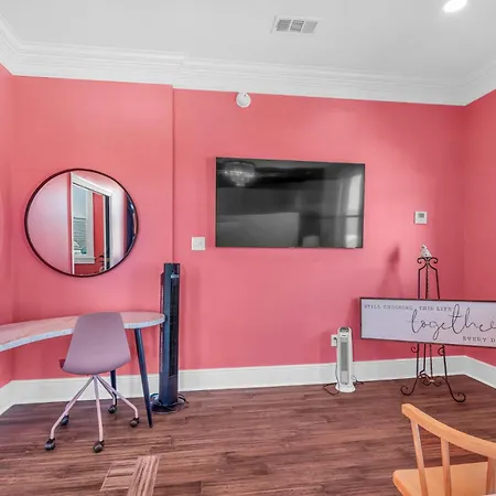 Barbie Dream W Hot Tub Sauna Near Fq Bed & Breakfast
