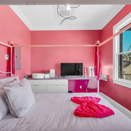Bed & Breakfast Barbie Dream W Hot Tub Sauna Near Fq