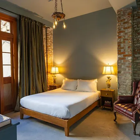 Pompadour Hotel
