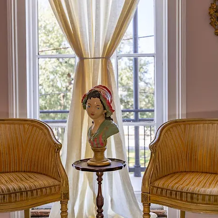 Pompadour Hotel