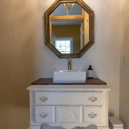 Pompadour Hotel New Orleans