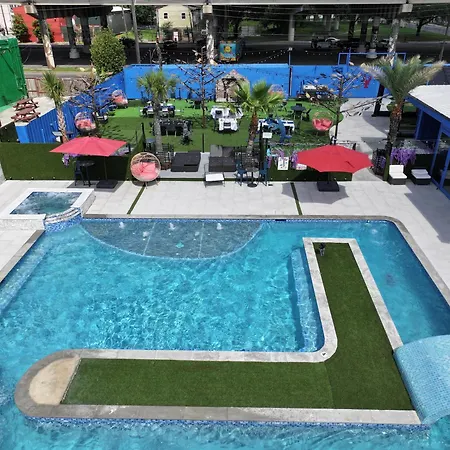 Blue Crawfish Boutique & Pool Bar Hotel