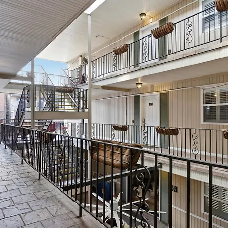 Frenchmen Private Wd Pool & Hot Tub Access 3*
