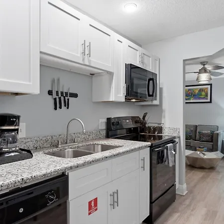 Refined 2br Escape On Frenchmen Street W Pool New Orleans