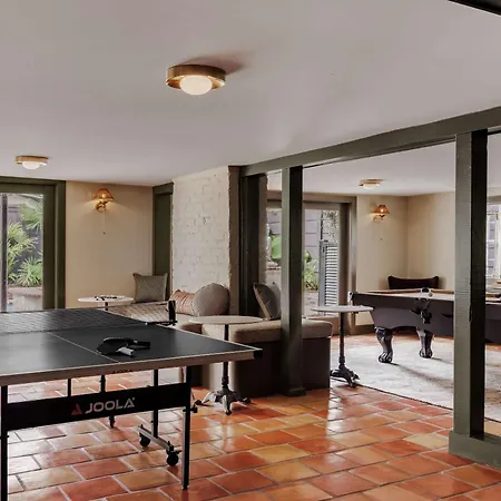 Boutique 9br With Pool Steps From French Q *