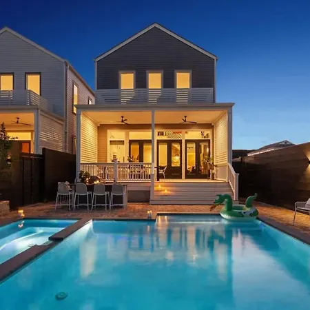 Holiday home New Stylish Renovation Heated Pool &