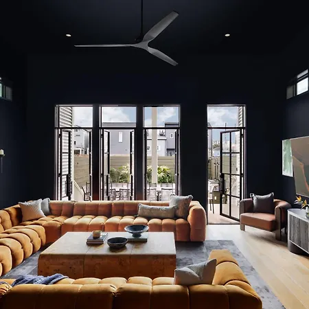 Holiday home Modern New Homes Heated Pools And Spas New Orleans