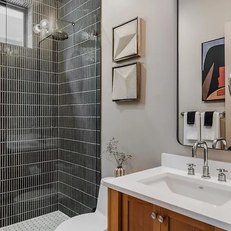 Modern New Homes Heated Pools And Spas Holiday home New Orleans