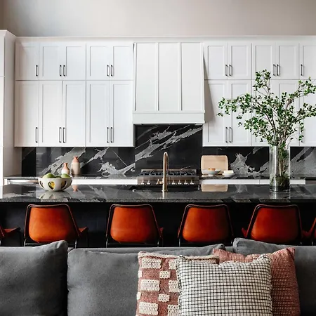 2 Designer Homes 14 Bedrooms Walk To St Charles