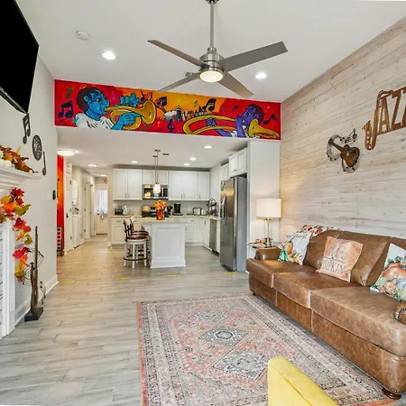 Holiday home 3br | Murals + Bbq, Near Ferry New Orleans