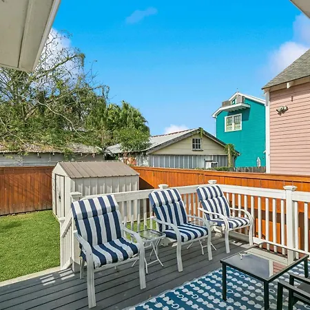 Holiday home 3br | Murals + Bbq, Near Ferry New Orleans