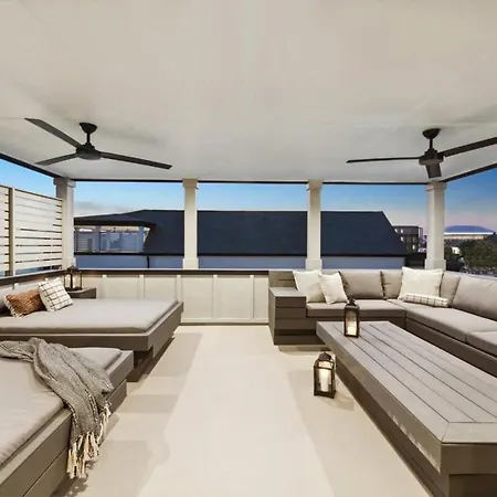 Holiday home New Luxury Heated Pool & New Orleans