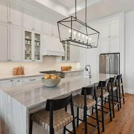 New Luxury Heated Pool & * New Orleans
