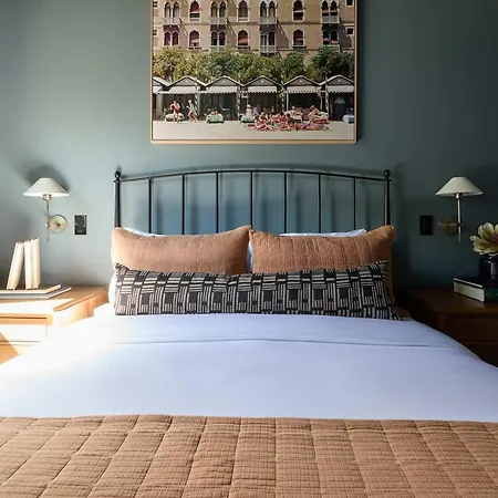 Luxury On Magazine Shared Heated Pool & Holiday home New Orleans