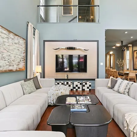 Holiday home Designer On Magazine Pool And New Orleans