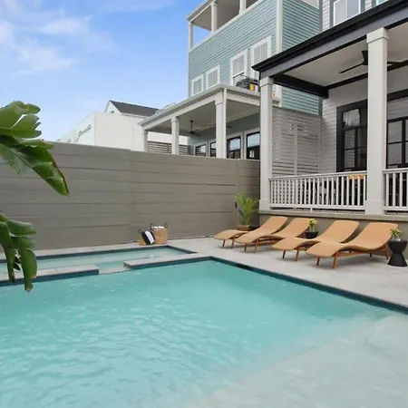 Holiday home New Luxury Heated Pool &