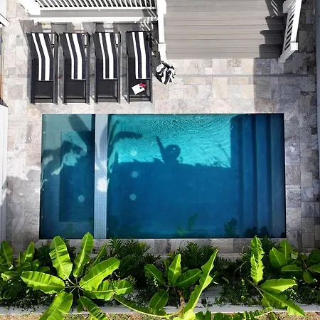 Holiday home Luxe 7 Bedroom Heated Pool And Heirloom *