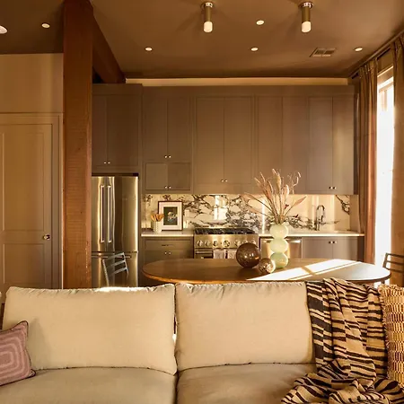 Remodeled Magazine Oasis Shared Heated Pool&spa Holiday home *