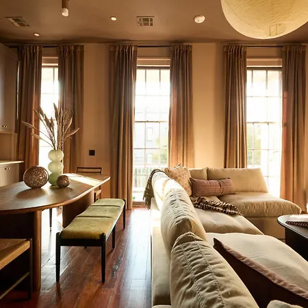 Remodeled Magazine Oasis Shared Heated Pool&spa Holiday home