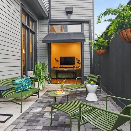 Spacious Nola Combo 2 Units & Shared Pool Holiday home *