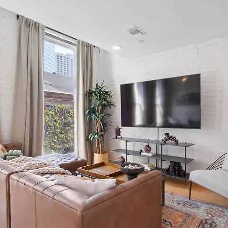 Stylish Cbd Near French Quarter