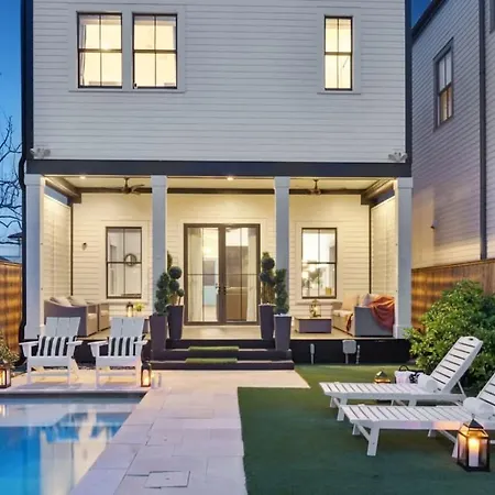 Deluxe Modern Heated Pool & Game Holiday home New Orleans
