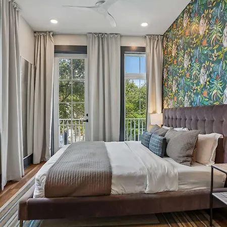 Holiday home 7br & Pool Access Near Cbd *