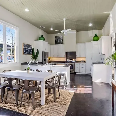 Holiday home Contemporary Designer Near French Quarter