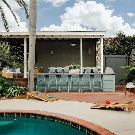 Historic Luxurious Heated Pool & Holiday home