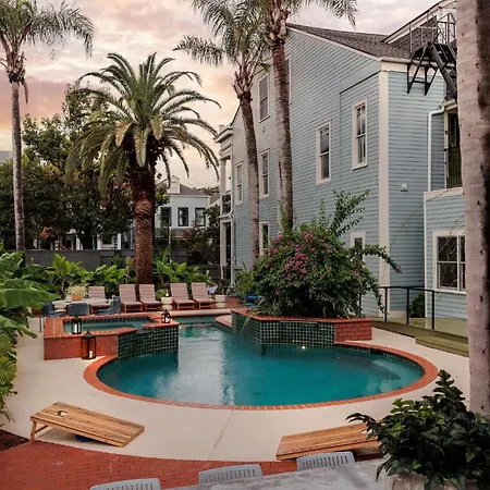 Historic Luxurious Heated Pool & Holiday home *
