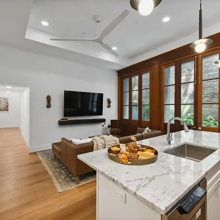 Posh Cbd With Private Courtyard *