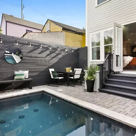 Spacious Mid-century Oasis With Heated Pool Holiday home