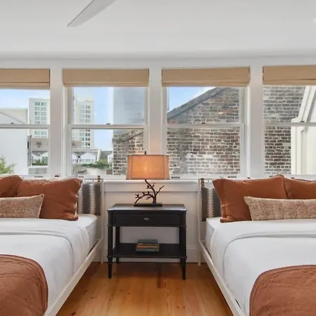 Trendy Cbd Near French Quarter Hotel
