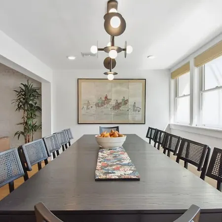 Trendy Cbd Near French Quarter Hotel *