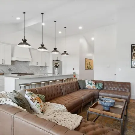 Trendy Cbd Near French Quarter *