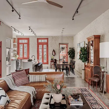 Luxury Historic Neat To Downtown Holiday home
