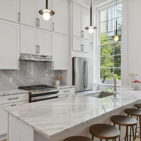 Two Luxe Cbd Near French Quarter Hotel