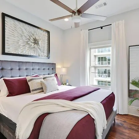 Sunny Midcentury Luxury Near French Quarter