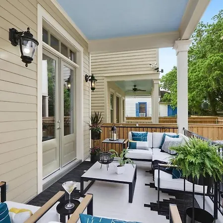Sunny Midcentury Luxury Near French Quarter *