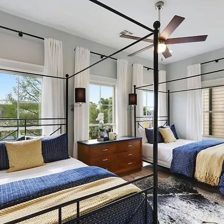 Sunny Midcentury Luxury Near French Quarter Holiday home New Orleans
